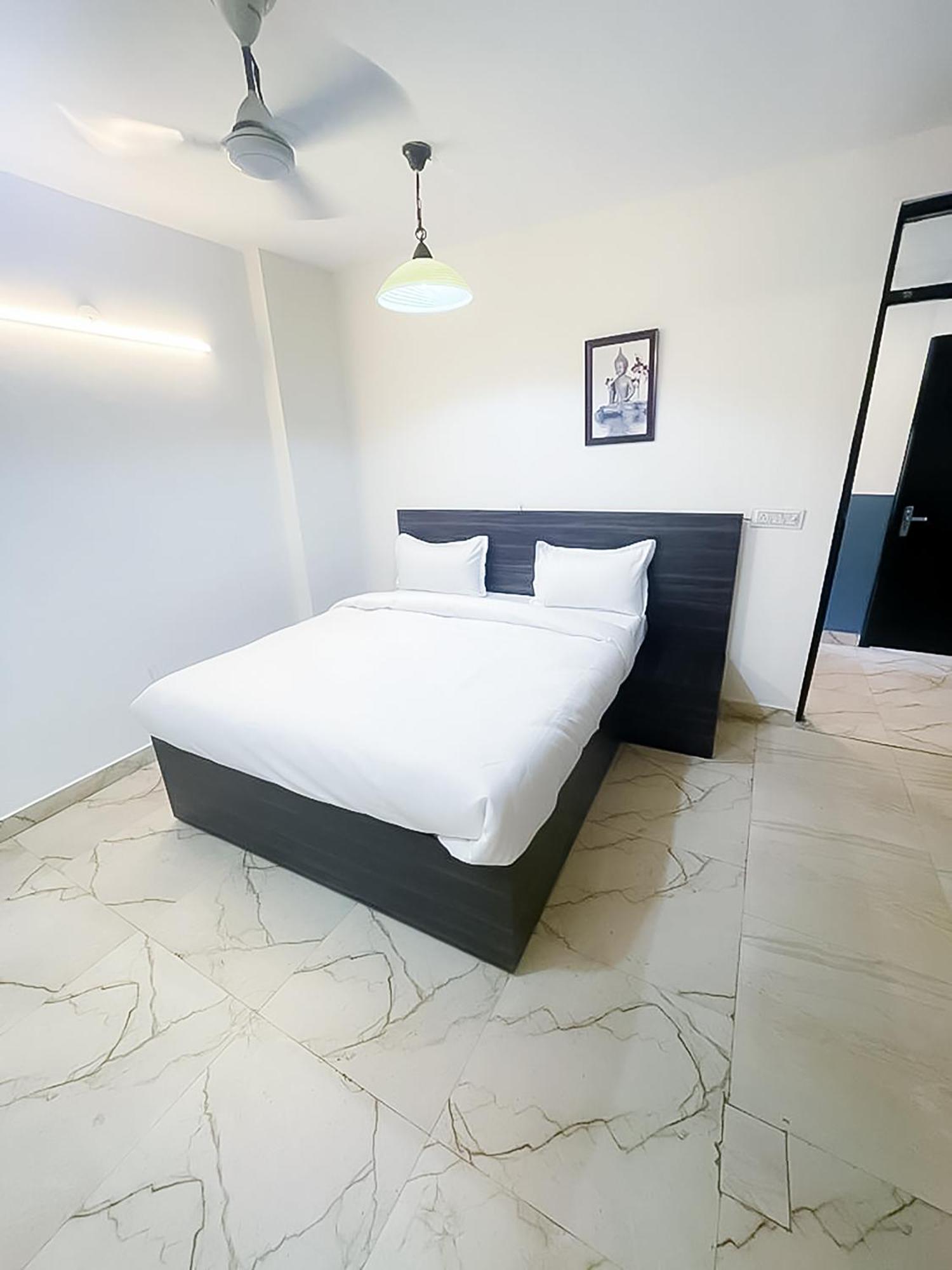 Roomshala 159 Hauz Khas New Delhi